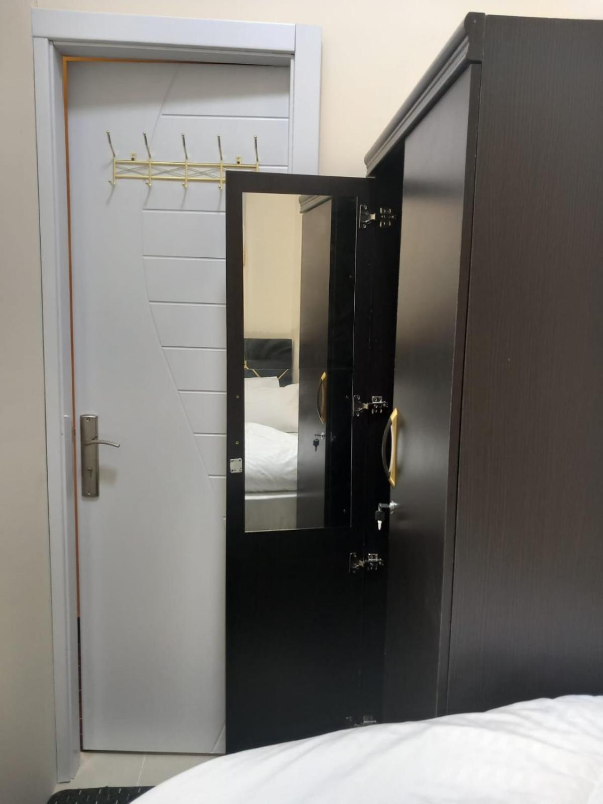 דובאי Four Stars Hostel מראה חיצוני תמונה