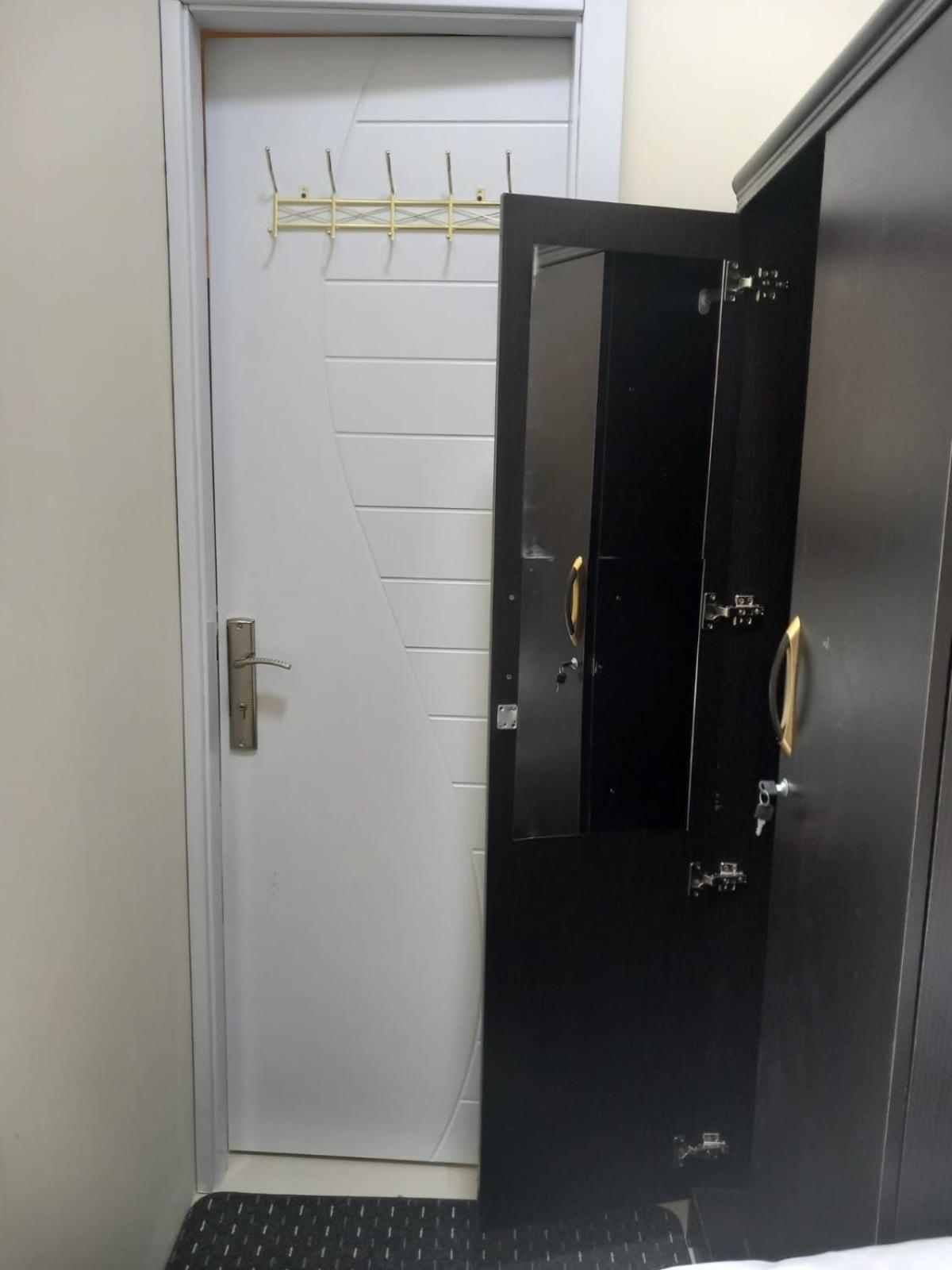 דובאי Four Stars Hostel מראה חיצוני תמונה